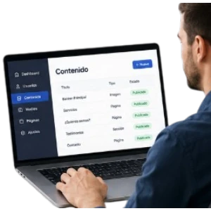 Persona gestionando un sistema web administrable desde un notebook